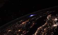 宇航员ThomasPesquet从国际空间站拍摄到罕见的蓝色瞬态发光事件