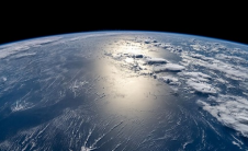 Inspiration4工作人员从575公里处拍摄地球比国际空间站高150多公里